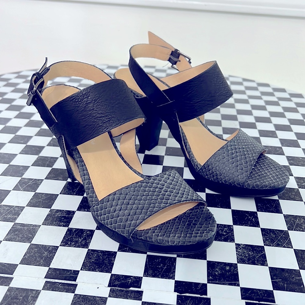 CL By Laundry Sandal heel snake two tone